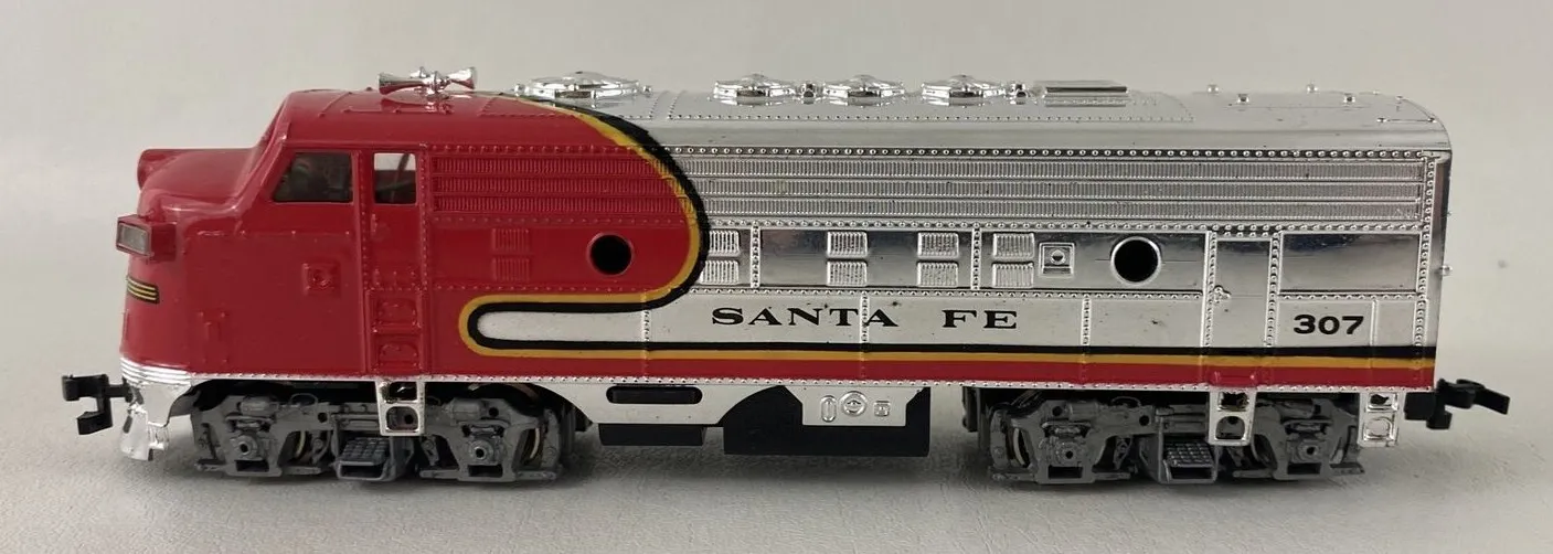 HO Scale - Bachmann - Locomotive, Diesel, EMD F9 - Santa Fe - 307