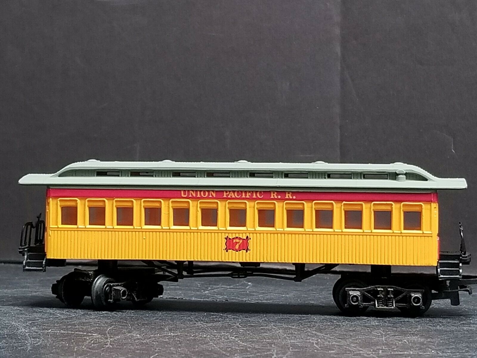 HO Scale - Bachmann - Passenger Car, Early, Overton - Union Pacific - 7