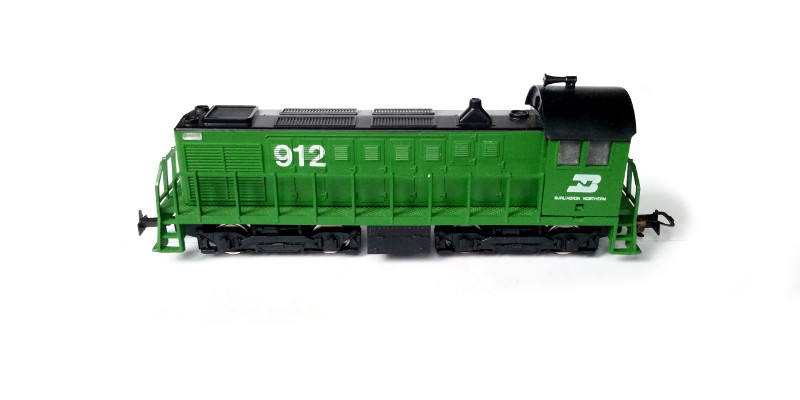 HO Scale - Mehano - Locomotive, Diesel, Alco S-2 - Burlington Northern - 912