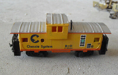 HO Scale - Bachmann - Caboose, Cupola, Steel - Chessie System - 3966