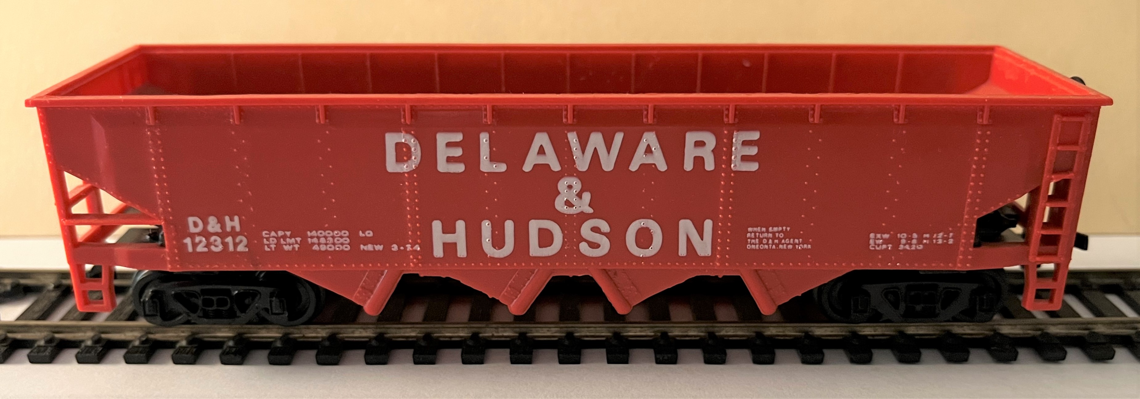 HO Scale - Bachmann - Open Hopper, 4-Bay Steel - Delaware &amp; Hudson - 12312