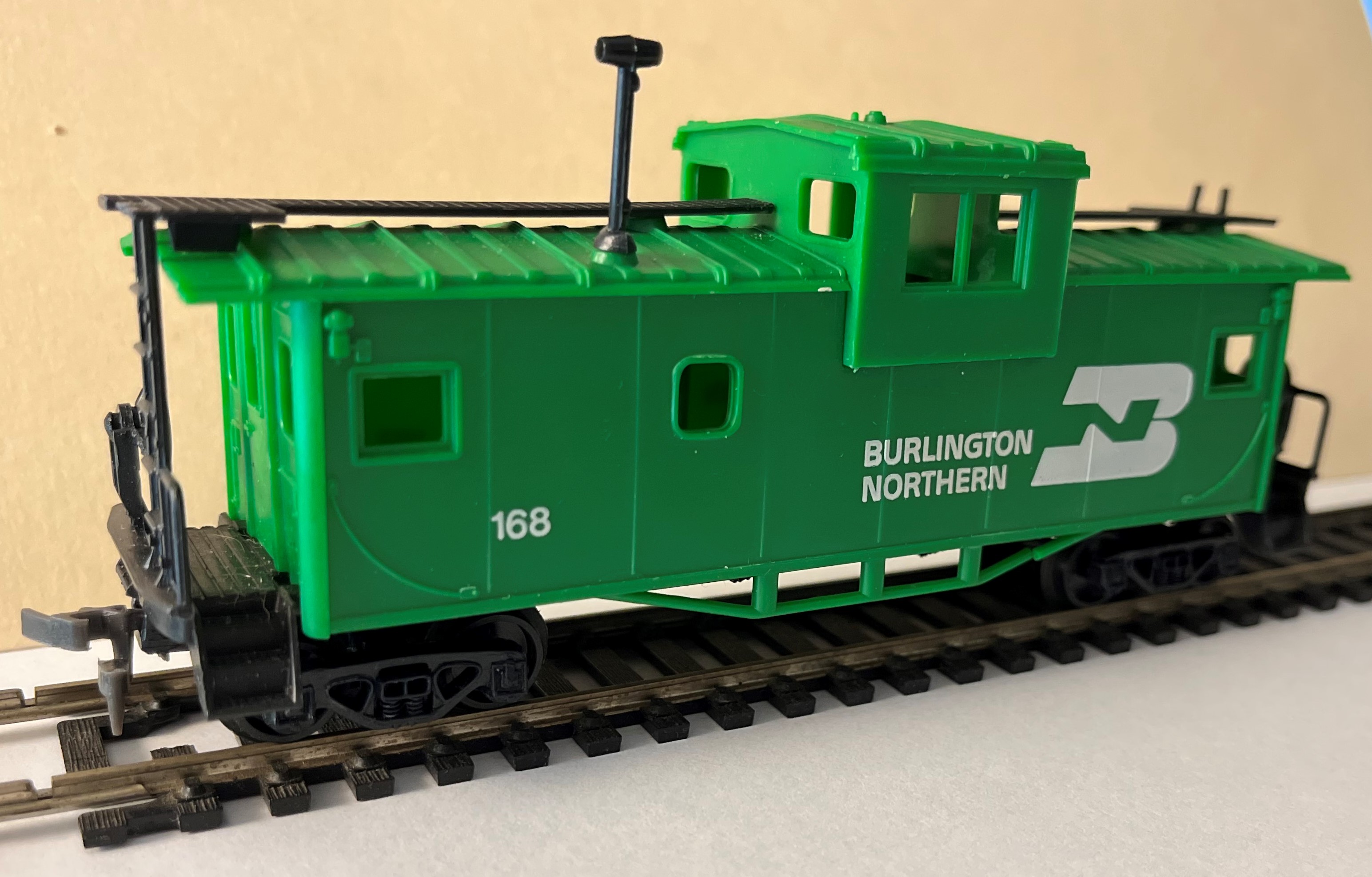 HO Scale - AHM - Caboose, Cupola, Steel Extended Vision - Burlington Northern - 168