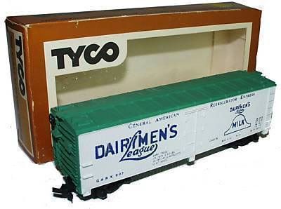 HO Scale - TYCO - Reefer, Ice, 40 Foot, Wood - Dairymen