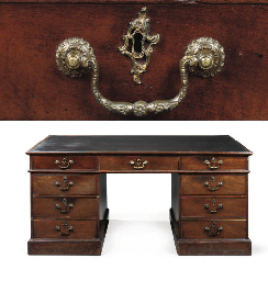 Chippendale Style - 1770 - Pedestal Desk - Mahogany