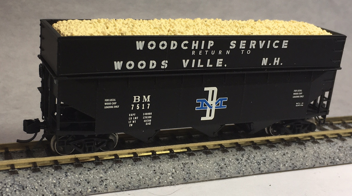 N SCALE BLUFORD SHOPS 17043 3-BAY OFFSET SIDE HOPPER WOOD CHIPS CP RAIL 3 PACK 