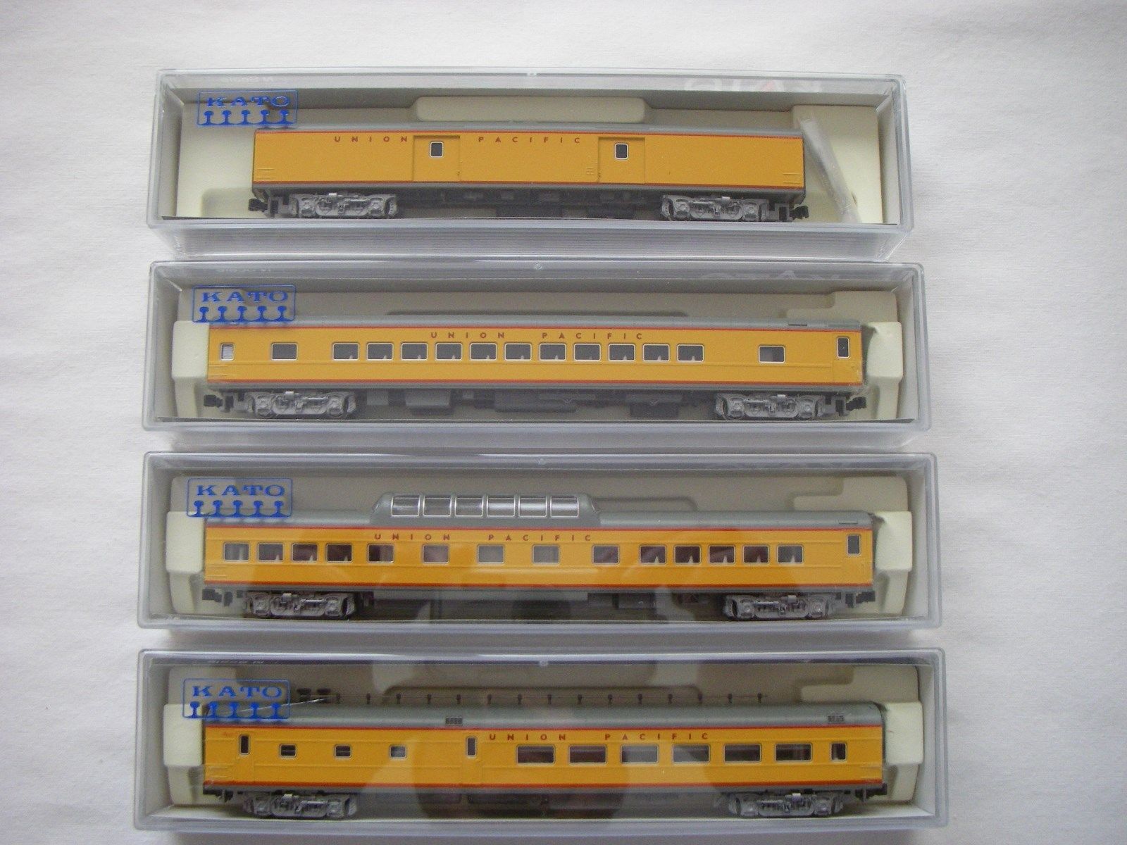 N Scale - Kato USA - 106-1054 - Union Pacific Smoothside Passenger Car 4-Car Set A - Union Pacific - (Unnumbered) Baggage, Coach, Diner, Dome