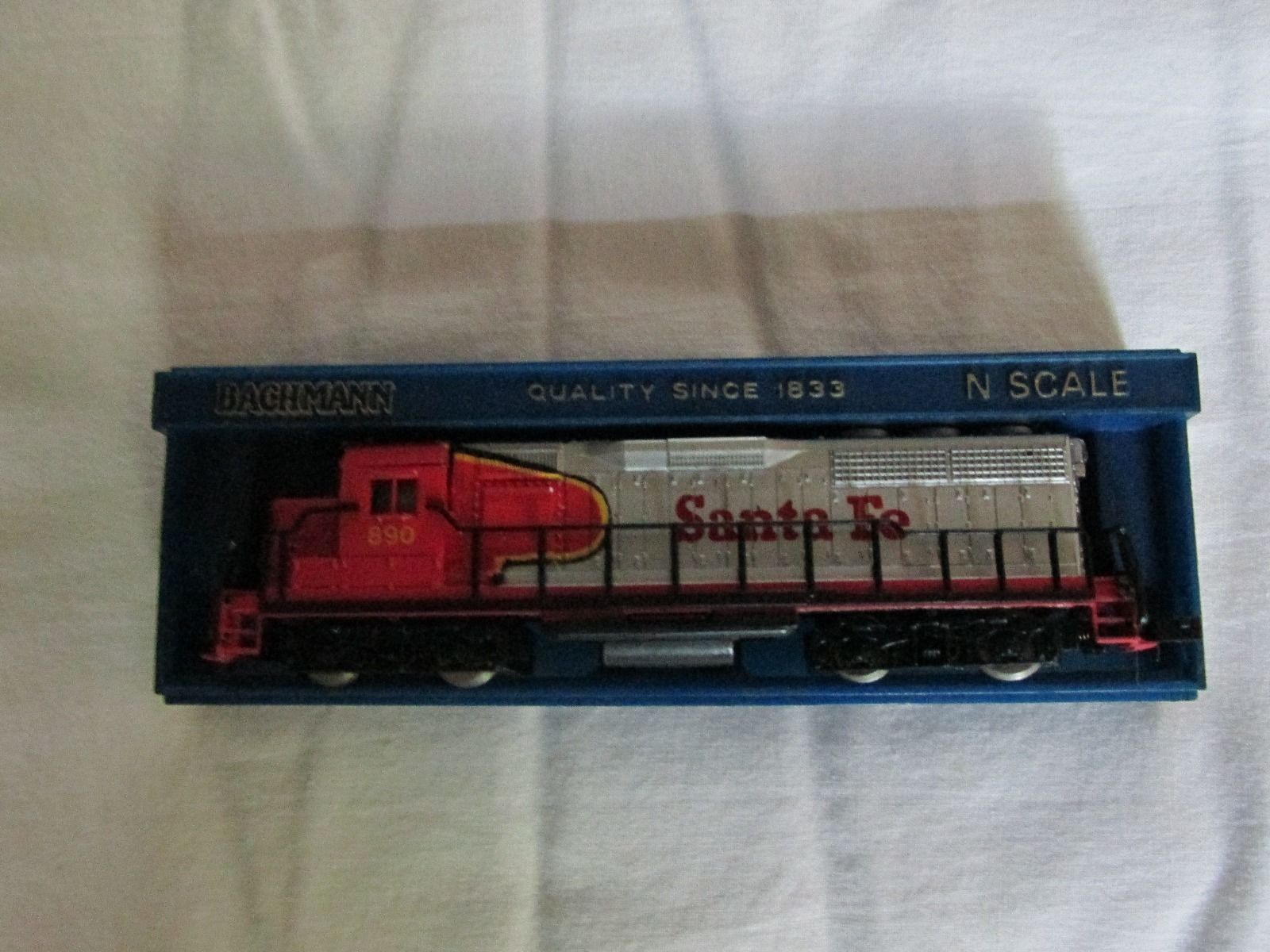 N Scale - Bachmann - 4626 - Locomotive, Diesel, EMD GP40 - Santa Fe - 890