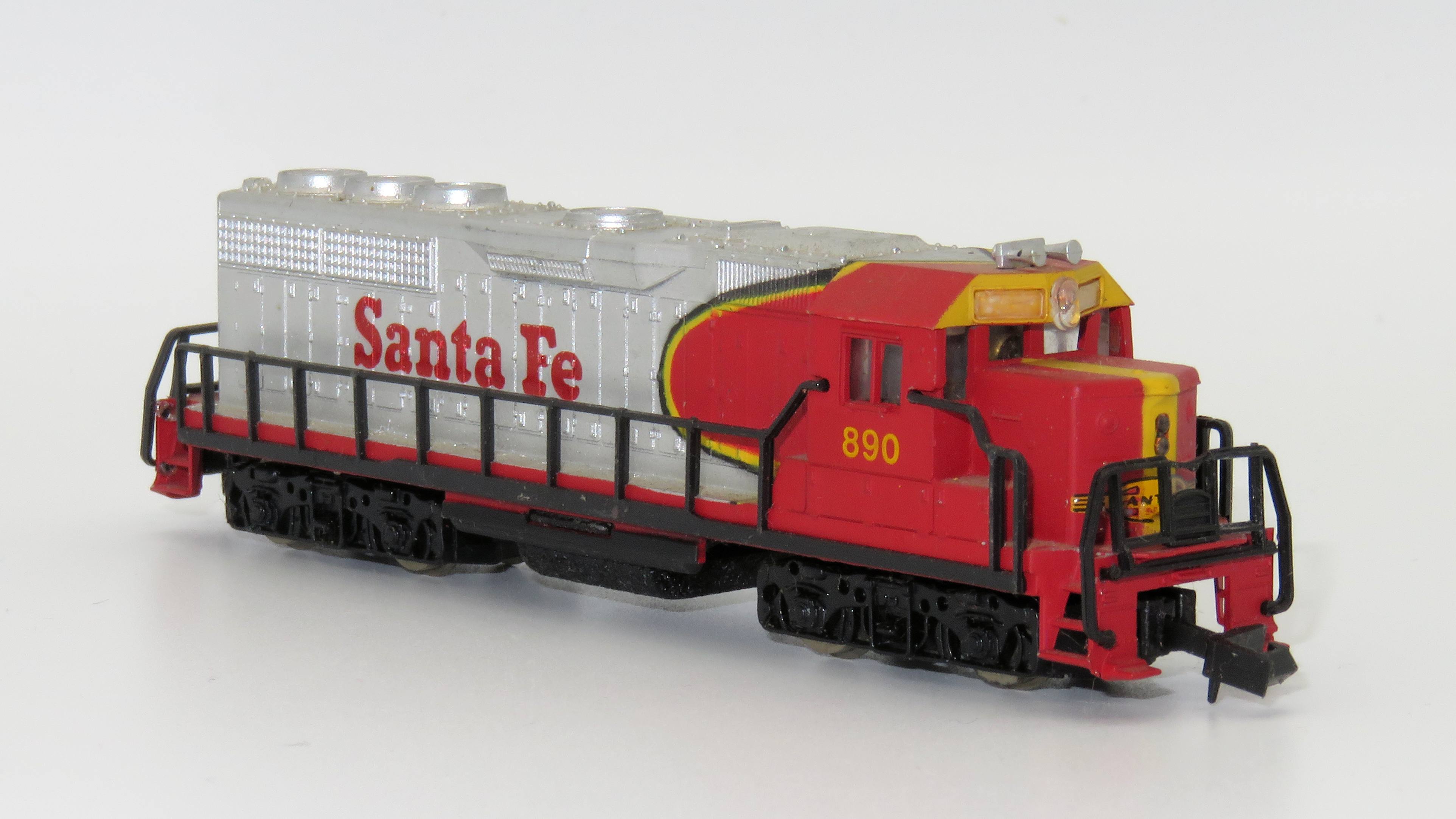 N Scale - Bachmann - 4606 - Locomotive, Diesel, EMD GP40 - Santa Fe - 890