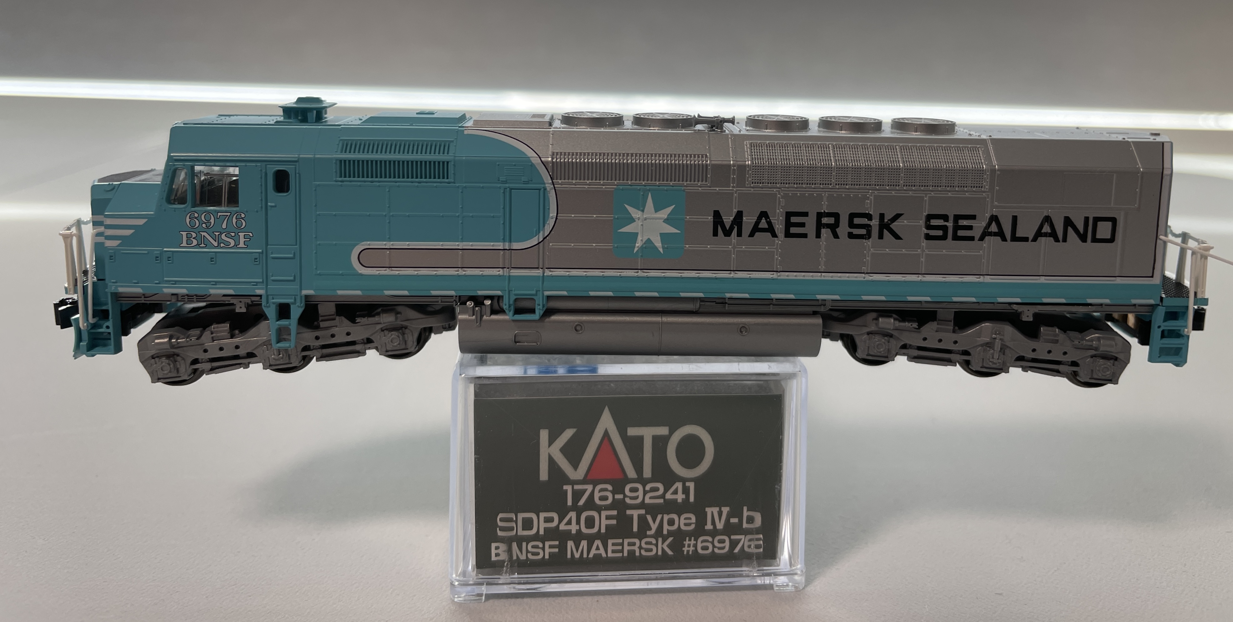 N Scale - Kato USA - 176-9241 - Locomotive, Diesel, EMD, SDP40F -