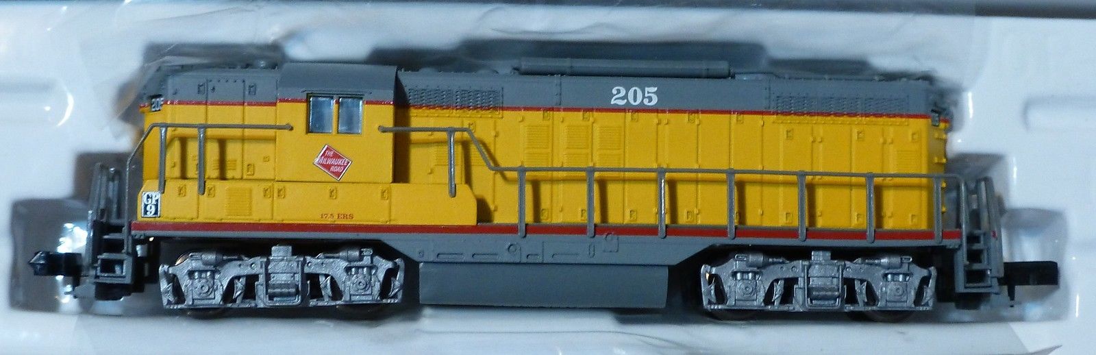 N Scale - Atlas - 48411 - Locomotive, Diesel, EMD GP9 - Milwaukee Road - 205