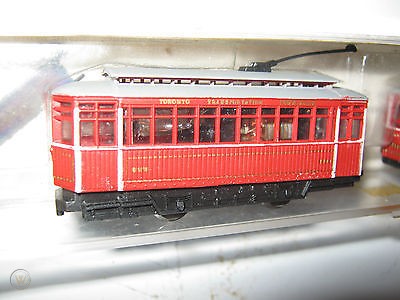 N Scale - Model Power - 7508 - Streetcar, Electric, Brill Trolley - Municipal Structures - Toronto