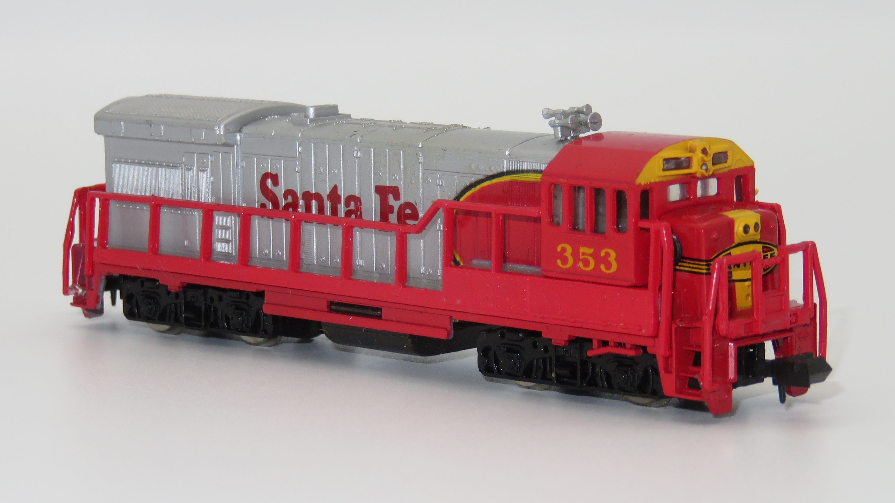 N Scale - Bachmann - 4672 - Locomotive, Diesel, GE U36B - Santa Fe - 353