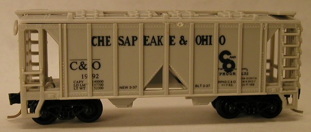 N Scale - V-Line - 768-36 - Covered Hopper, 2-Bay, ACF 36 Foot - Chesapeake & Ohio - 1992
