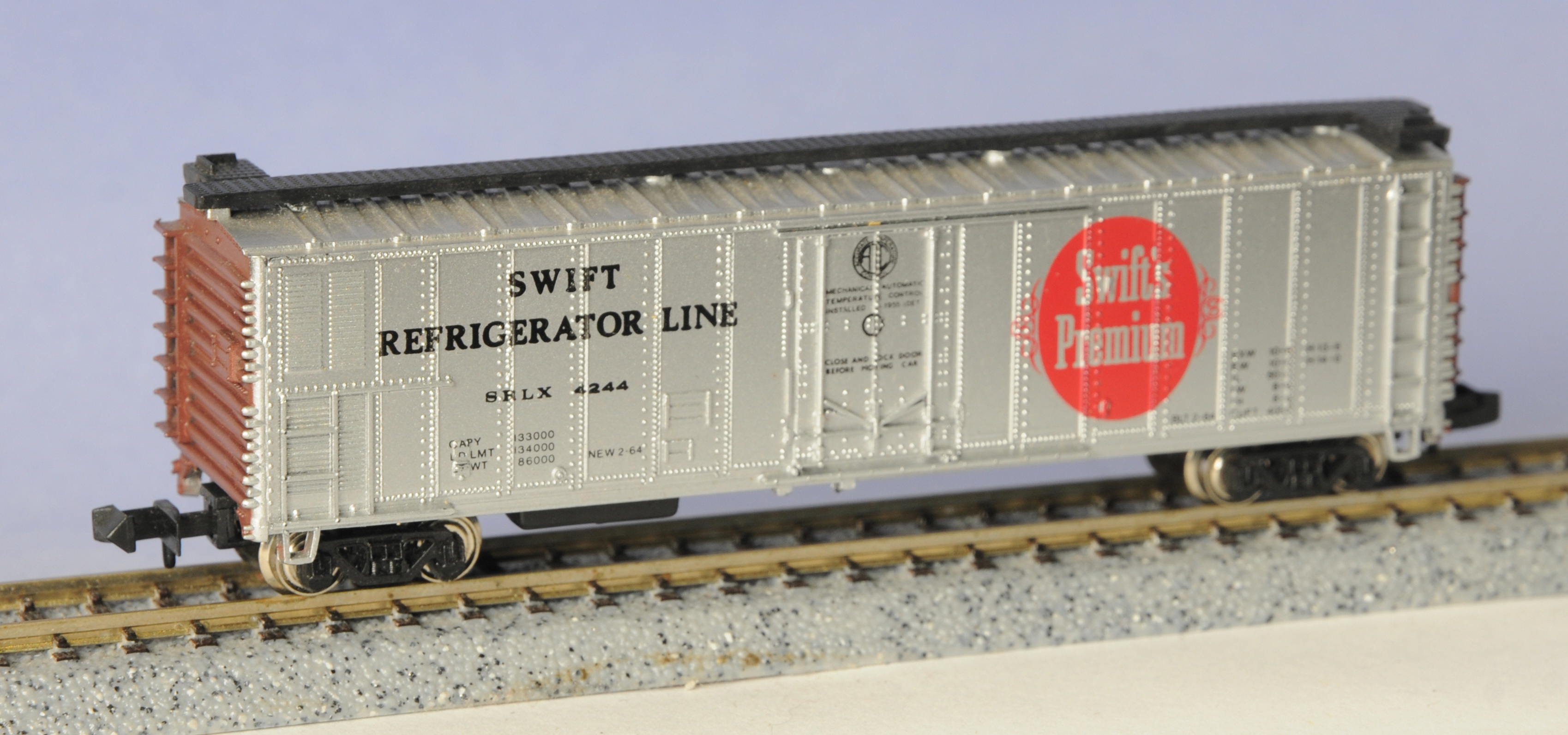 Bachmann N Scale 50 Foot  Machanical Reefer marked Swift Refrigerator line