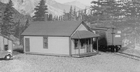 N Scale - American Model Builders - 629 - One Story Section House - Undecorated