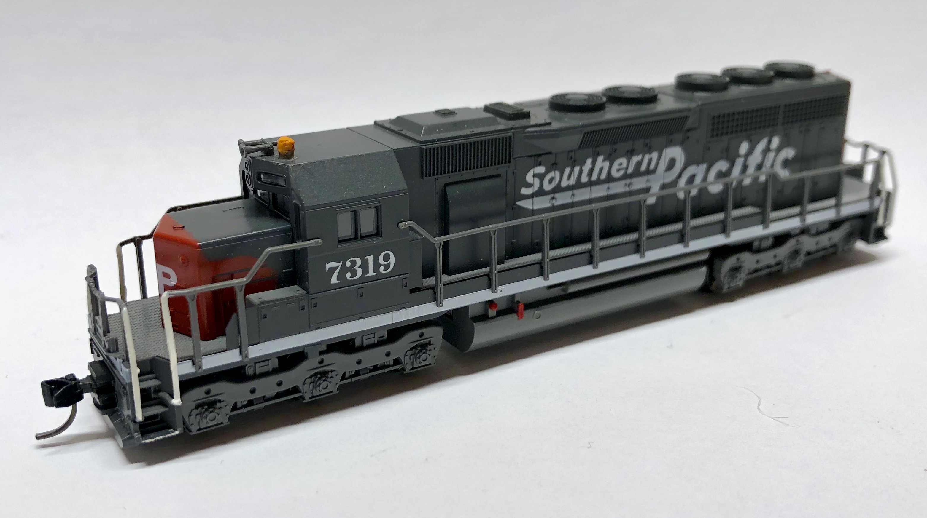 N Scale - Kato USA - 176-20U - Locomotive, Diesel, EMD SD40 - Sou