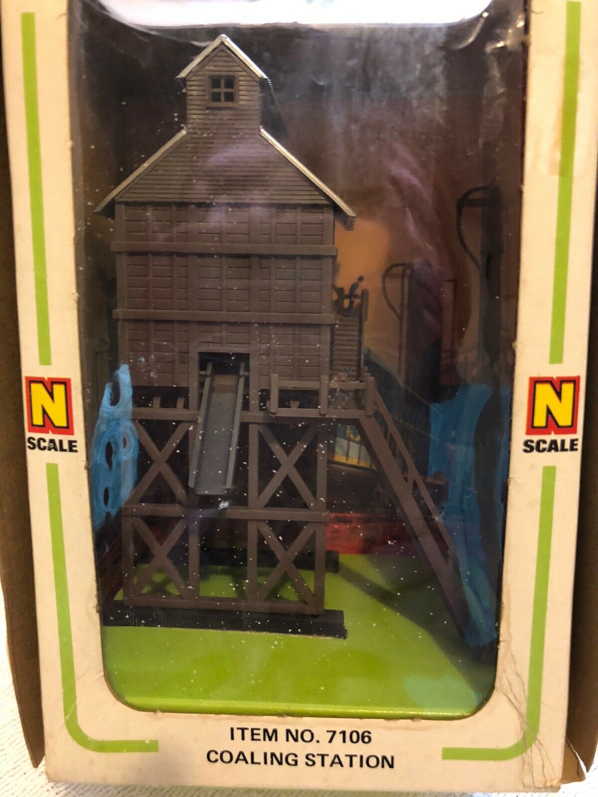 N Scale - Bachmann - 7106 - Steam Loco Coaling Station - Painted/Unlettered
