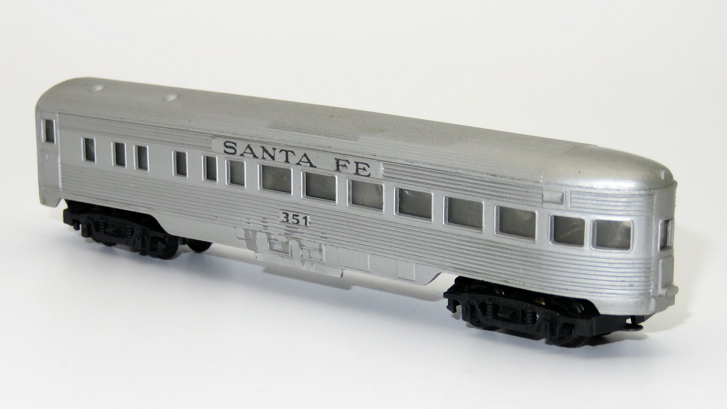 N Scale - Arnold - 0355S - Passenger Car, Lightweight, Corrugated - Santa Fe - 351