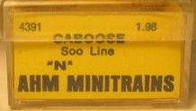 N Scale - AHM - 4391 - Caboose, Cupola, Steel - SOO Line