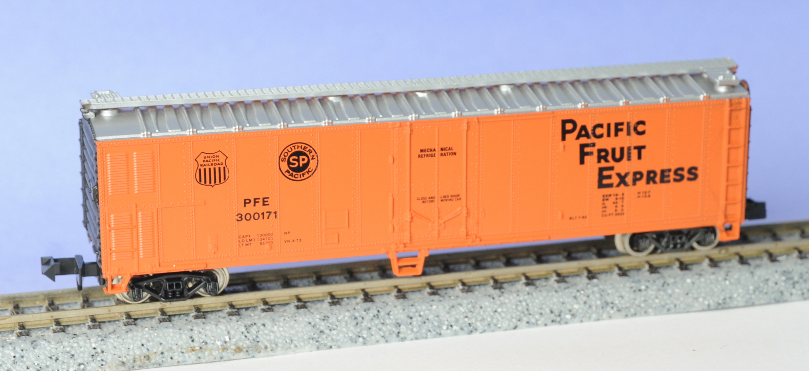 N Scale - Atlas - 3661 - Reefer, 50 Foot, Mechanical - Pacific Fruit Express - 300171