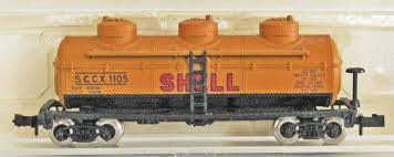 N Scale - Life-Like - S784A - Tank Car, Triple Dome, 40 Foot - Shell Oil - 1105