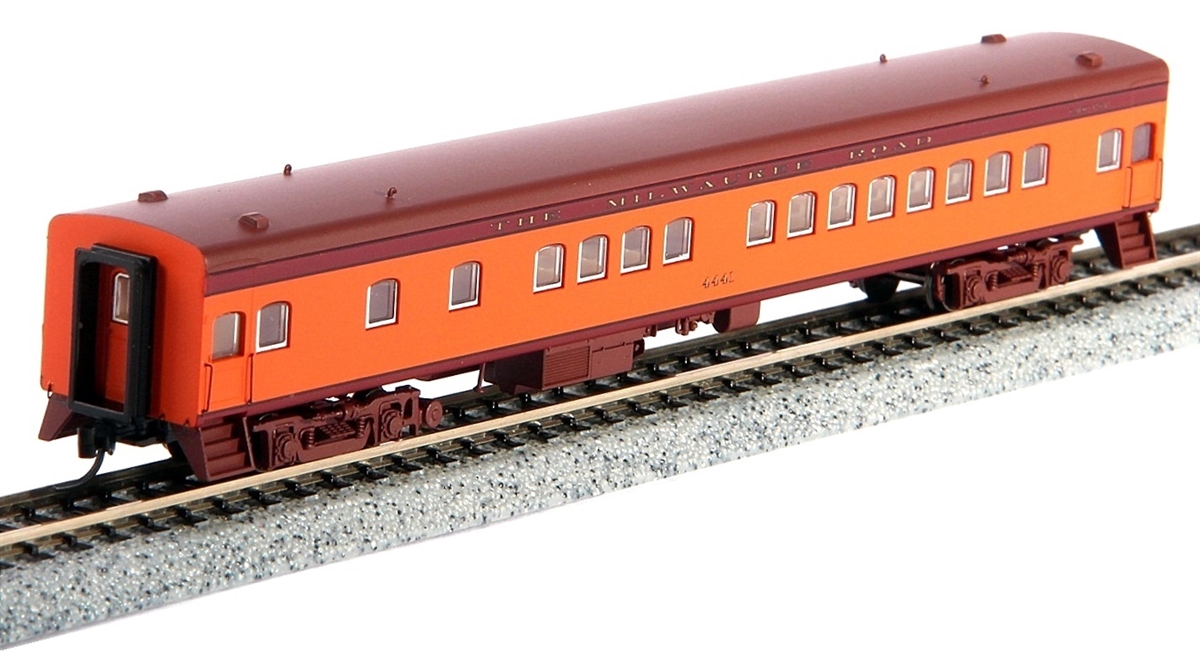 N Scale - Fox Valley - 40102 - Passenger Car, Streamlined Smoothside, Bunk Coach - Milwaukee Road - 4446