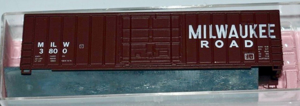 N Scale - Roundhouse - 8364 - Boxcar, 50 Foot, FMC, 5077 - Milwaukee Road - 3800