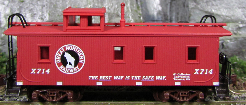 N Scale - Micro-Trains - NSC 97-75 - Caboose, Cupola, Wood - Great Northern - X714