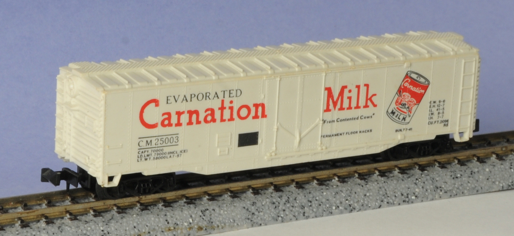 N Scale - Lima - 489 - Boxcar, 50 Foot, Steel, Plug Door - Carnation Milk - 25003