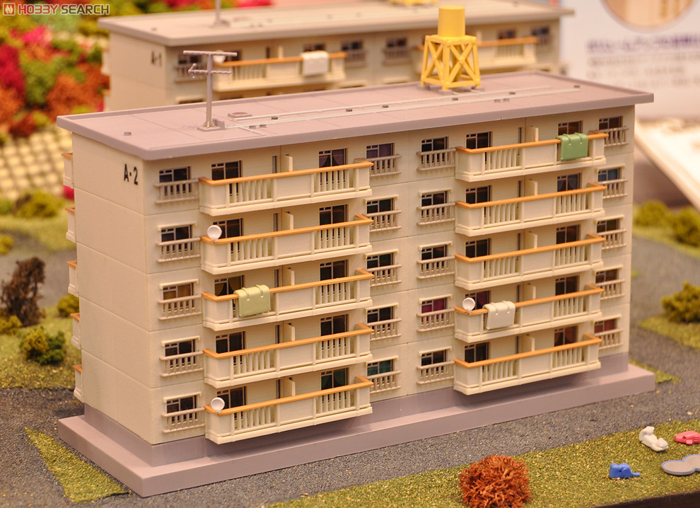 N Scale - Skynet - 088517 - 5 Story Apartment Building - Residential Structures