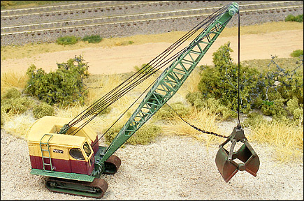 N Scale - GHQ Models - 53011 - Tracked Crane with bucket - Undecorated