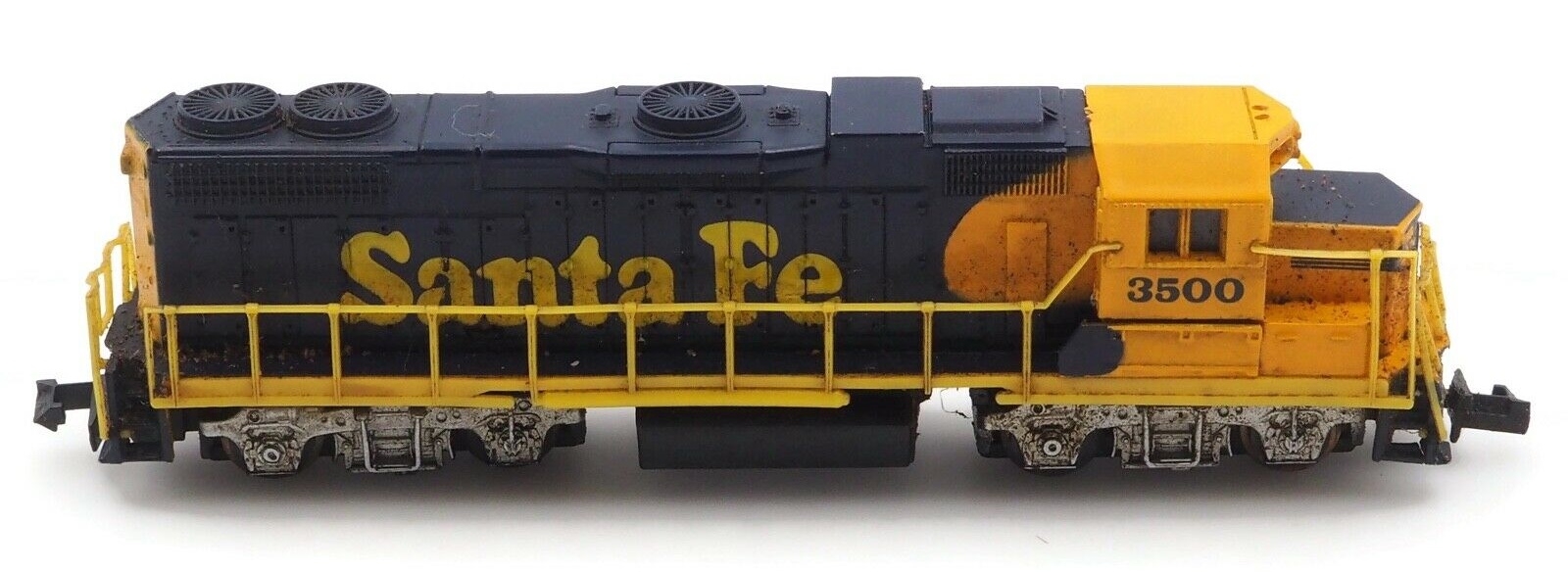 N Scale - Life-Like - 7843 - Locomotive, Diesel, EMD GP38-2 - Santa Fe - 3500