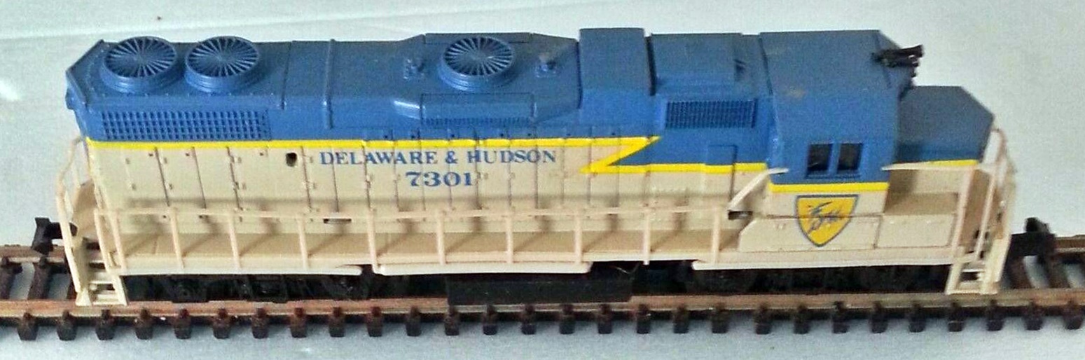 N Scale - Life-Like - 7848 - Locomotive, Diesel, EMD GP38-2 - Delaware & Hudson - 7301