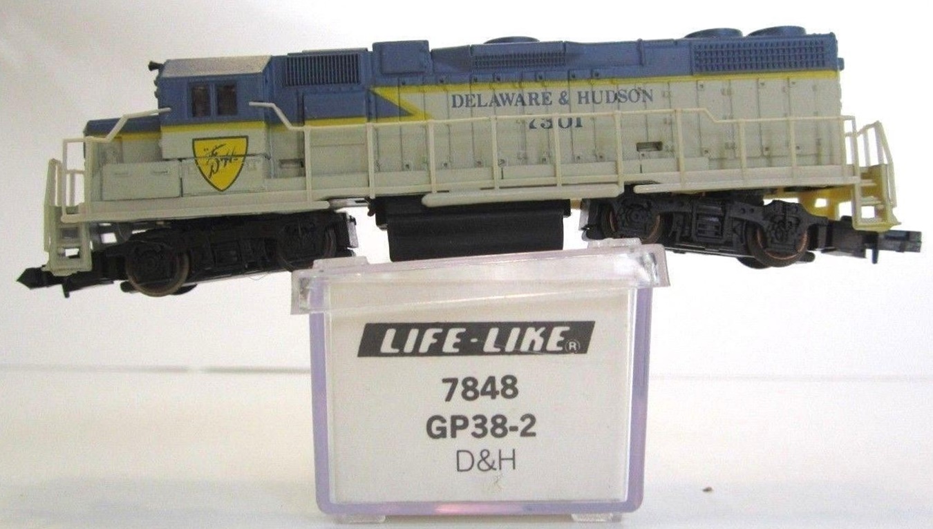 N Scale - Life-Like - 7848 - Locomotive, Diesel, EMD GP38-2 - Delaware & Hudson - 7301