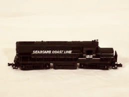 N Scale - MRC - 6990 - Locomotive, Diesel, Alco C-420 - Seaboard Coast Line - 1212
