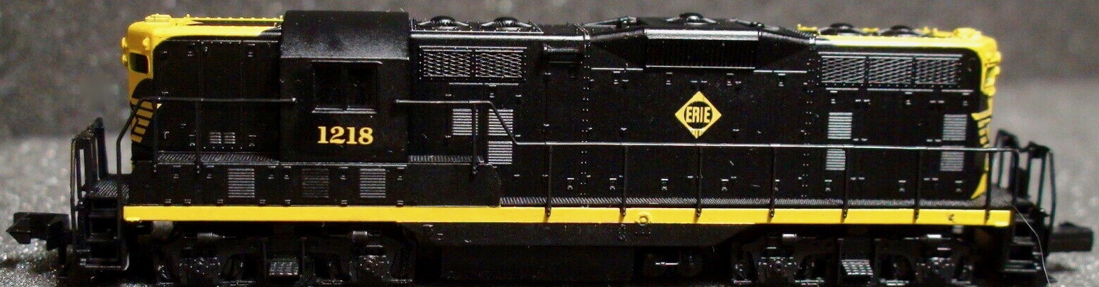 N Scale - Atlas - 48021 - Locomotive, Diesel, EMD GP7 - Erie Lackawanna - 1225