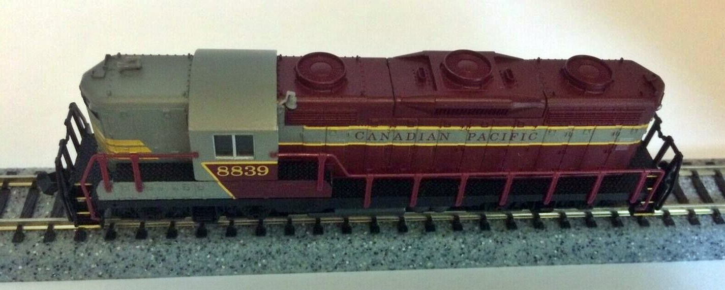 N Scale - Life-Like - 77853 - Locomotive, Diesel, EMD GP9R - Canadian Pacific - 8839