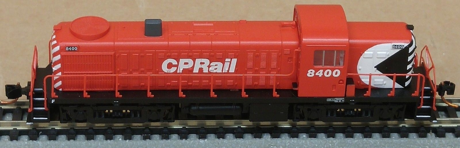 N Scale - Life-Like - 80092 - Locomotive, Diesel, Alco RS-2 - Canadian Pacific - 8400
