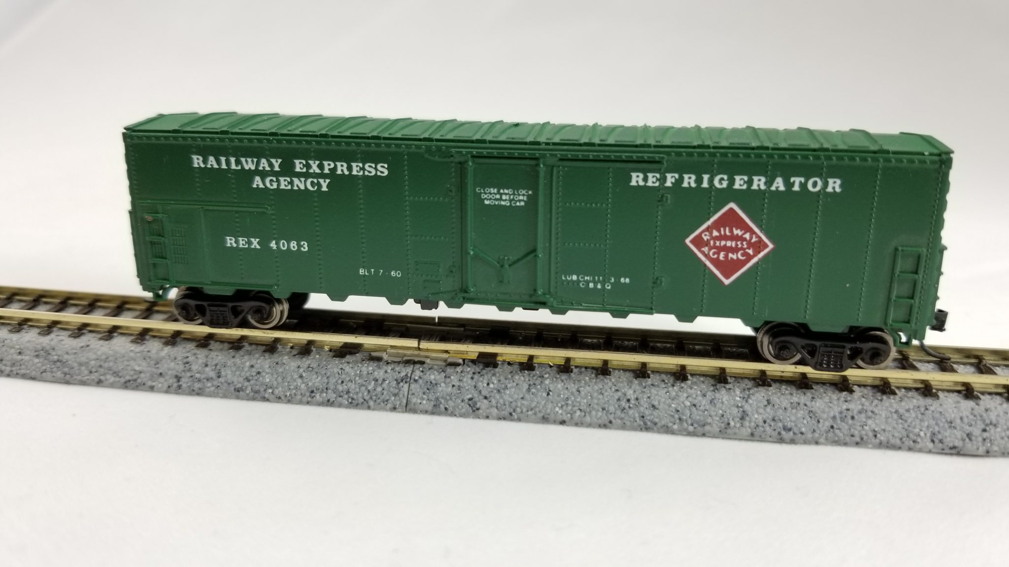 N Scale - Con-Cor - 0001-008932 (1) - Reefer, 50 Foot, Mechanical - Railway Express Agency - 4047