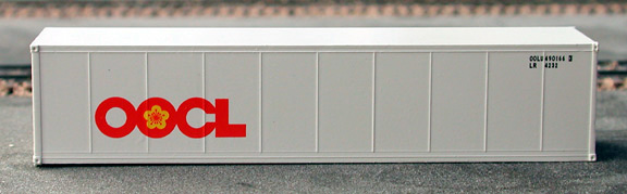 N Scale - Deluxe Innovations - 4320 - Container, 40 Foot, Smoothside, Reefer - OOCL - 2 numbers
