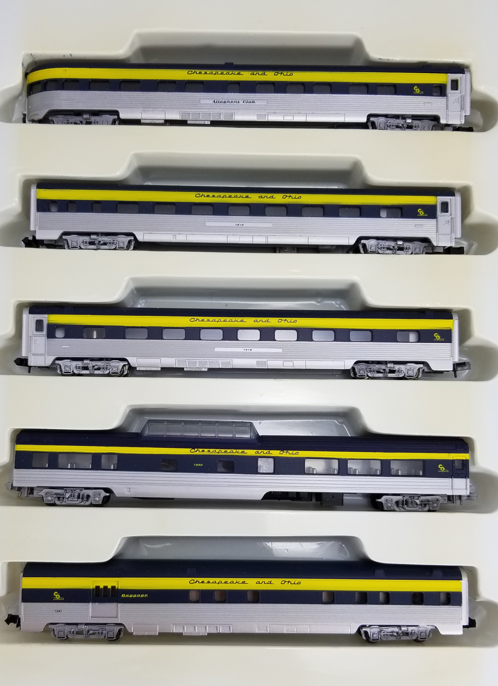 N Scale - Con-Cor - 0003-540014 - Passenger Car, Lightweight, Corrugated - Chesapeake & Ohio - 5-Pack