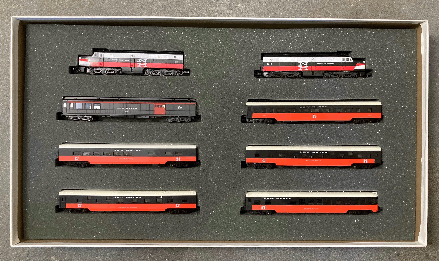 N Scale - Con-Cor - 8517 - Passenger Train, Diesel, North American, Transition Era - New Haven - 8-Unit