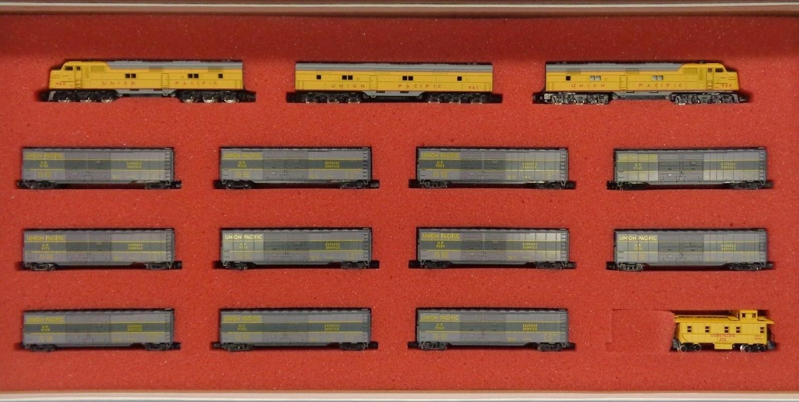 N Scale - Con-Cor - Limited Edition Set #27 / 8511 - Freight Train, Diesel, North American, Transition Era - Union Pacific - 15-Unit