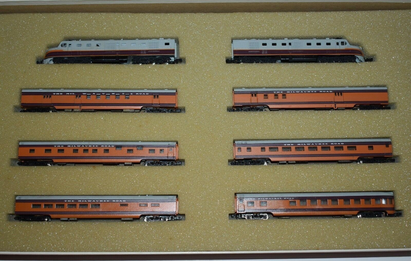 N Scale - Con-Cor - Special Premier Set #3 - Passenger Train, Diesel, North American, Transition Era - Milwaukee Road - 8-Unit