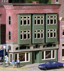 N Scale - Miller Engineering - N-404 - Commercial Structures - Triangle Hotel & Bar