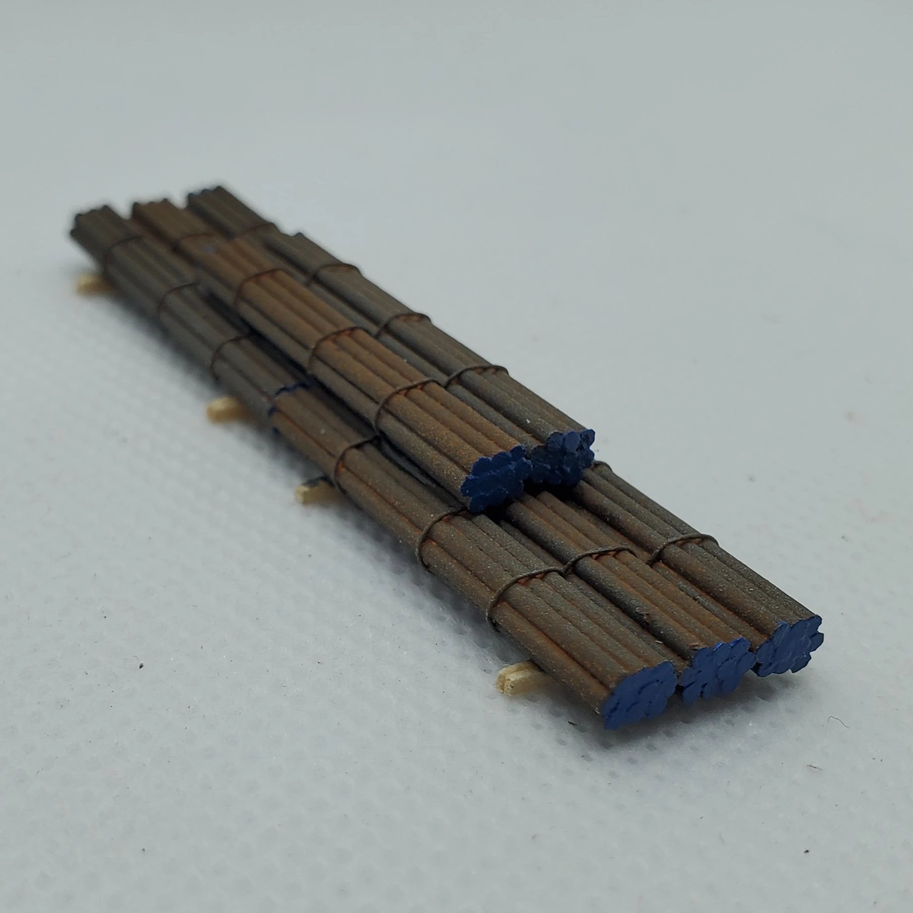 N Scale - CG Model Trains - 13310 - Railcar Loads - Painted/Unlettered - Iron Rod Bundles