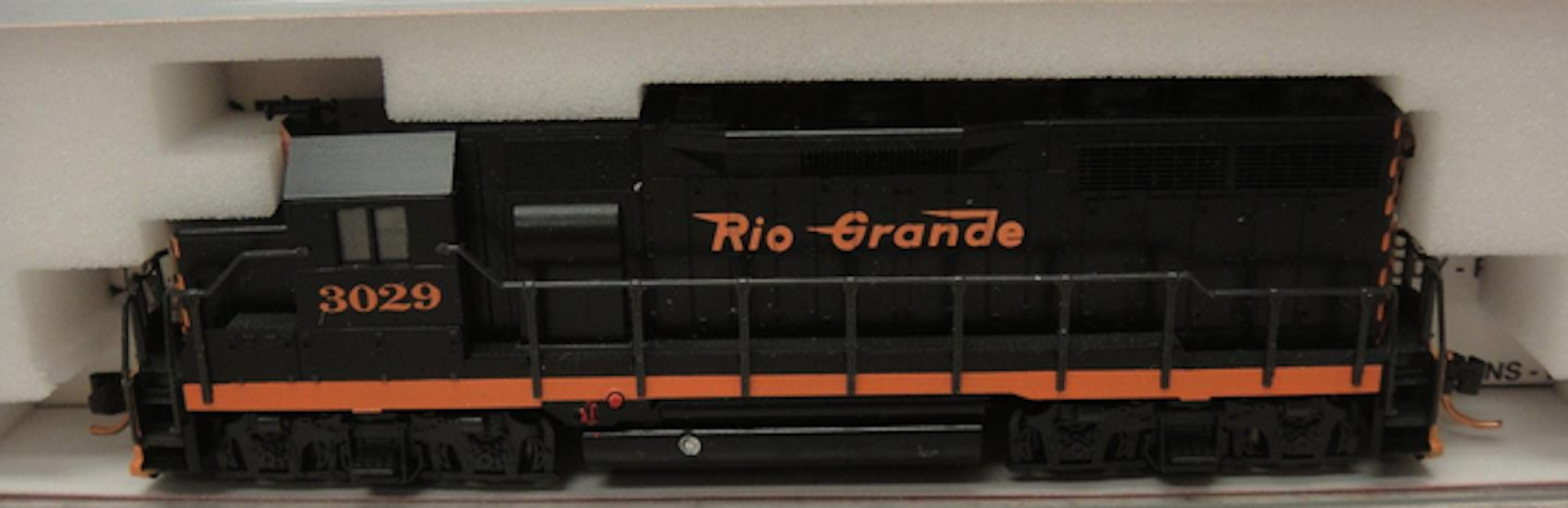 N Scale - Atlas - 4641 - Locomotive, Diesel, EMD GP35, Ph.1B - Rio Grande - 3029