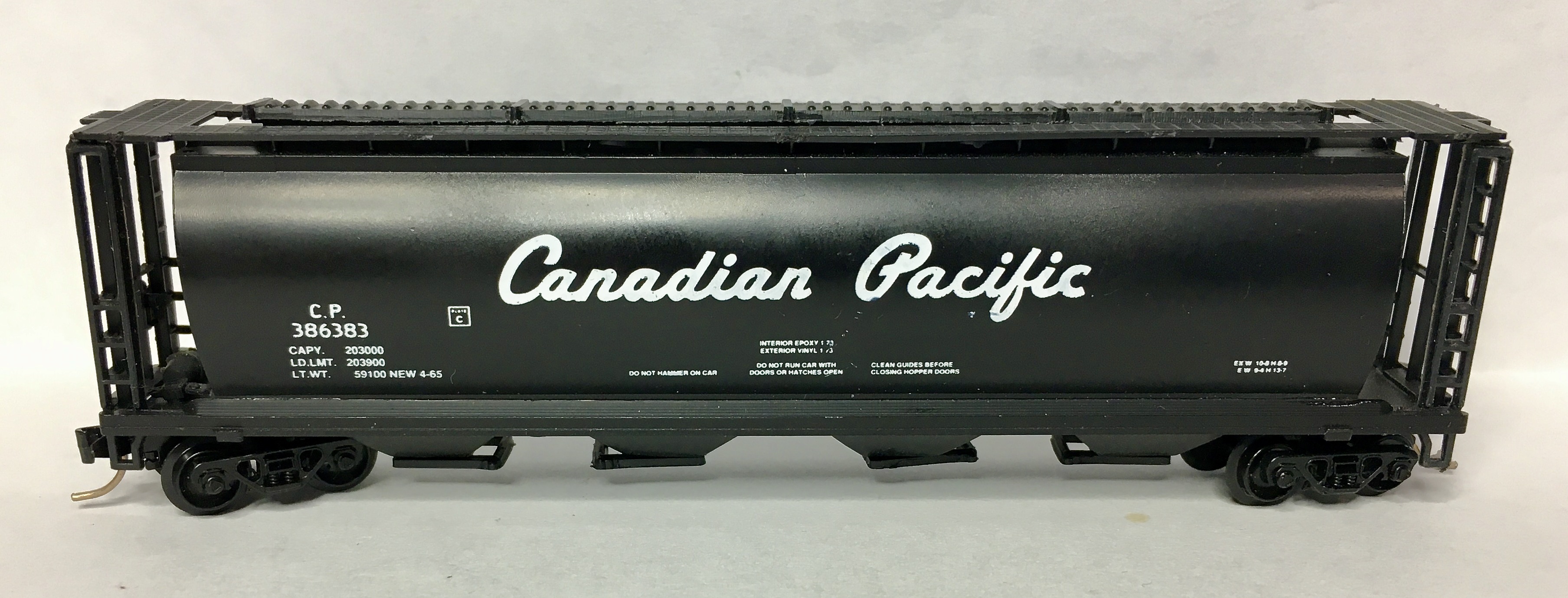 N Scale - CS Models - 7101 - Covered Hopper, 4-Bay, Cylindrical - Canadian Pacific - 387383