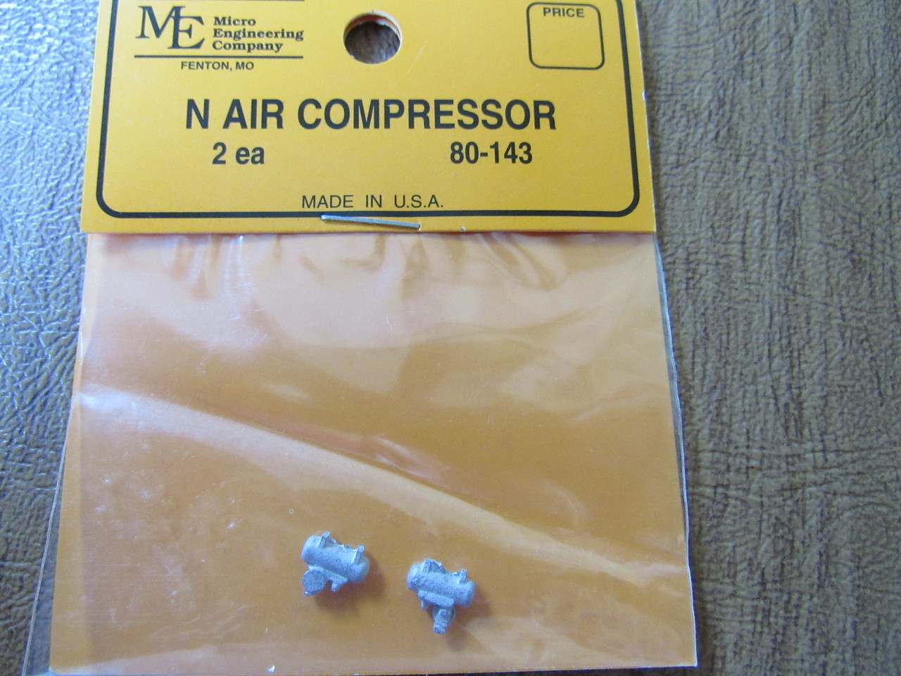 N Scale - Micro Engineering - 80-143 - Air Compressor - Undecorated