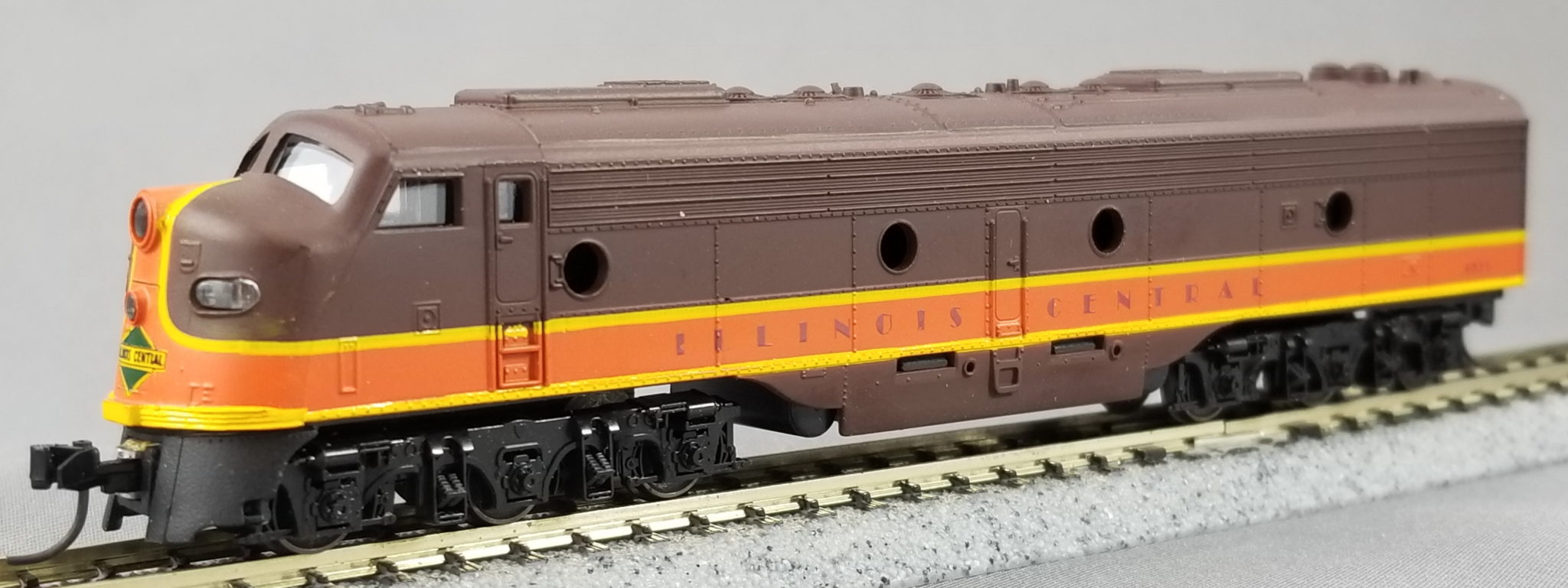 N Scale - Con-Cor - 0001-2756 - Locomotive, Diesel, EMD E8 - Illinois Central